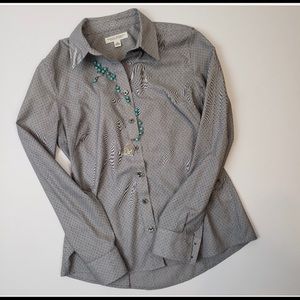 Non iron fitted Banana Republic shirt. Size 6.